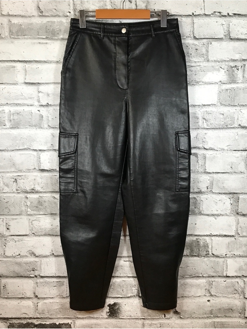 Aritzia Wilfred Black Modern Cargo Vegan Leather Pants. Size 6
